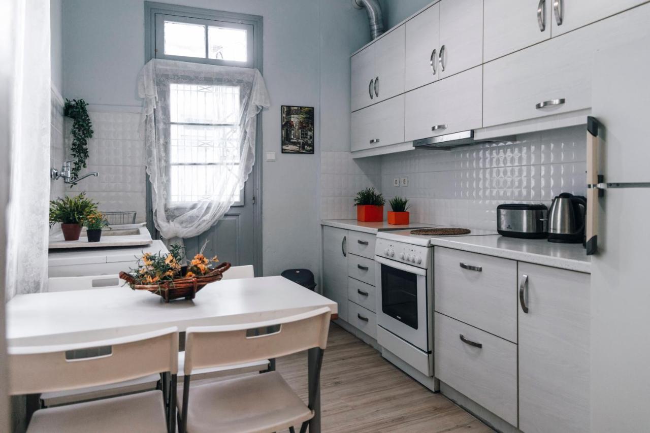 Monastiraki-Psiri, Old Town, 3-Bdr Apt, Sleep 6-10P, Spacious Court Yard Atenas Exterior foto