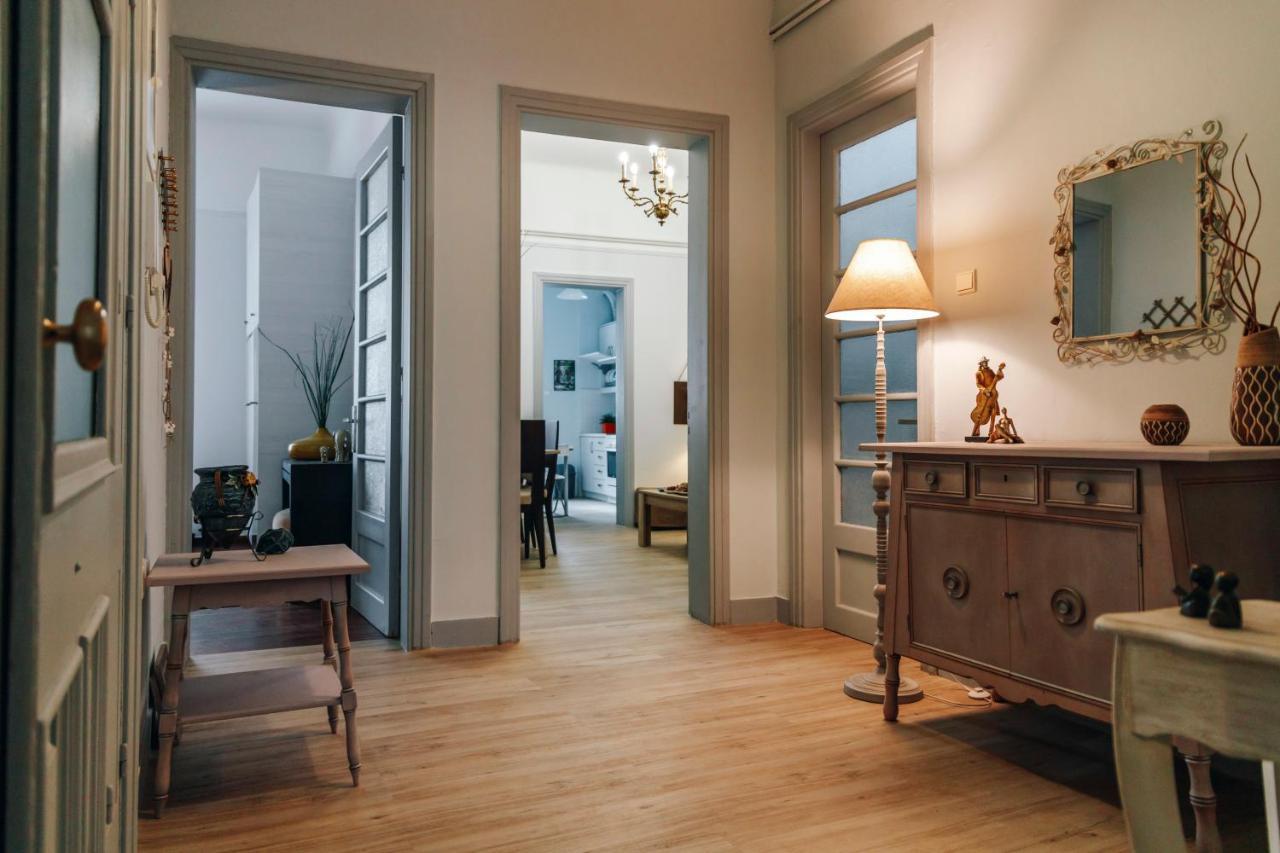 Monastiraki-Psiri, Old Town, 3-Bdr Apt, Sleep 6-10P, Spacious Court Yard Atenas Exterior foto