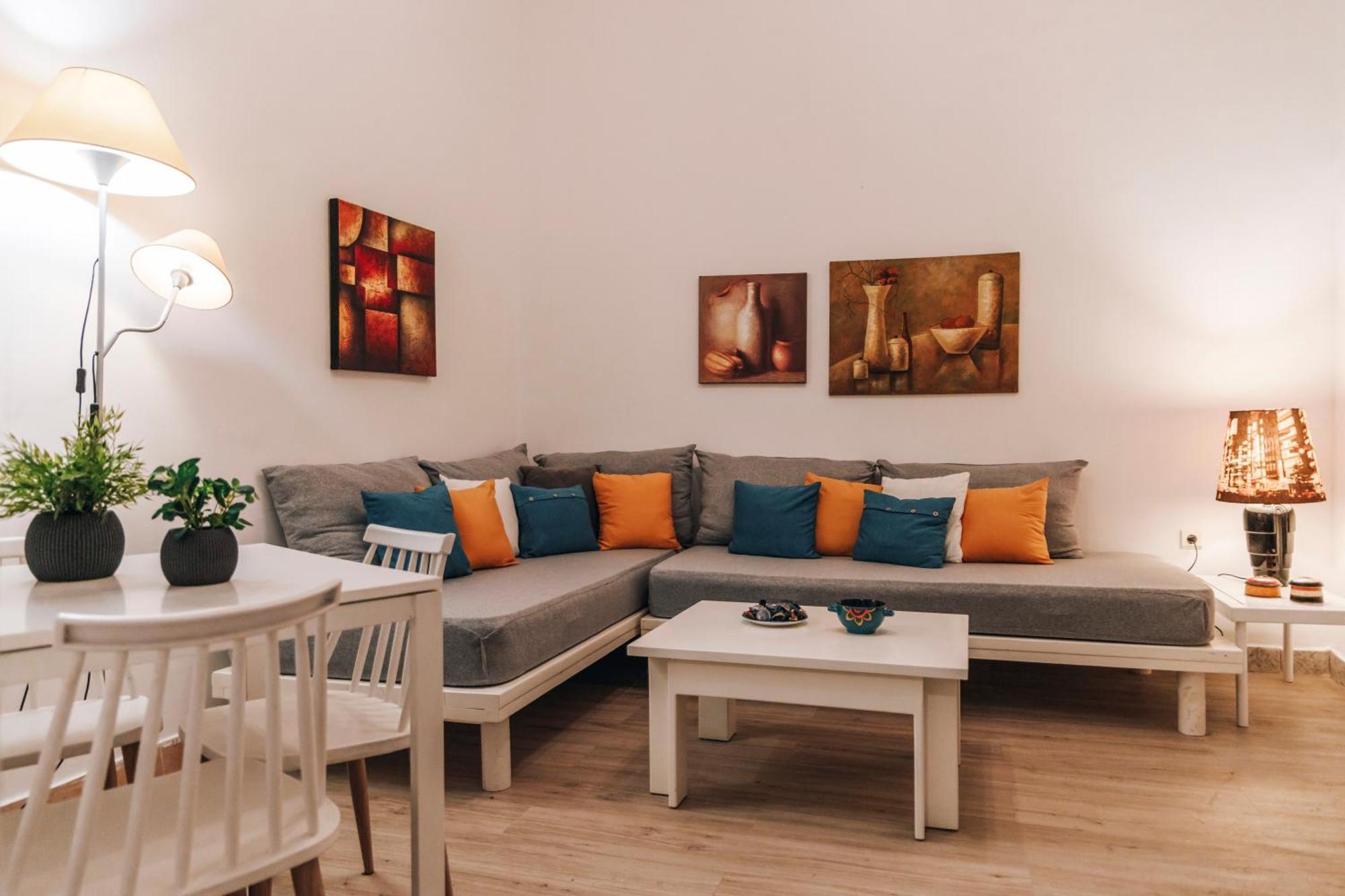 Monastiraki-Psiri, Old Town, 3-Bdr Apt, Sleep 6-10P, Spacious Court Yard Atenas Exterior foto